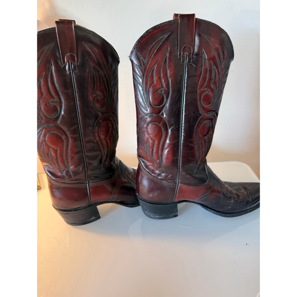 Men's Vintage Burgundy Cowboy Boots (made in Texas), Size 10B - Picture 3 of 7